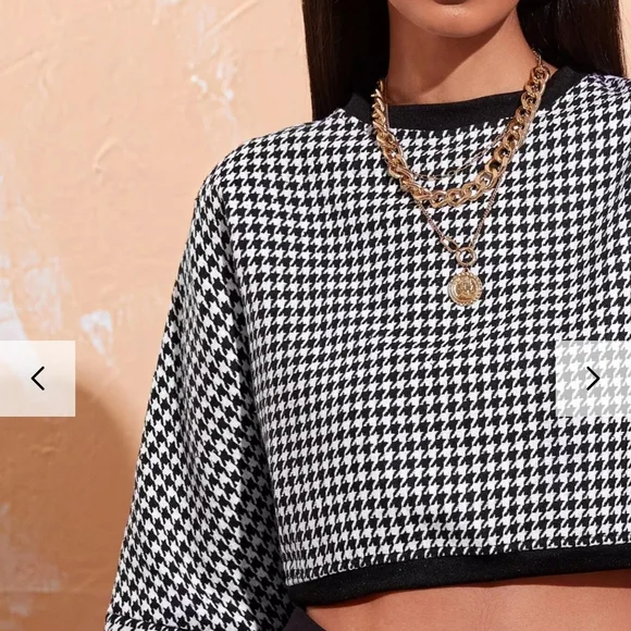 Black and White Houndstooth Crop Sweater - Picture 4 of 9